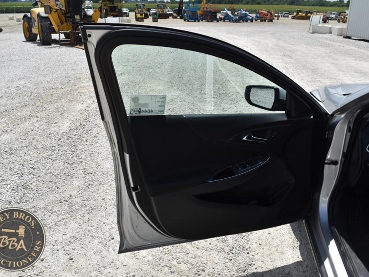 2018-chevrolet-malibu-46449-image-11