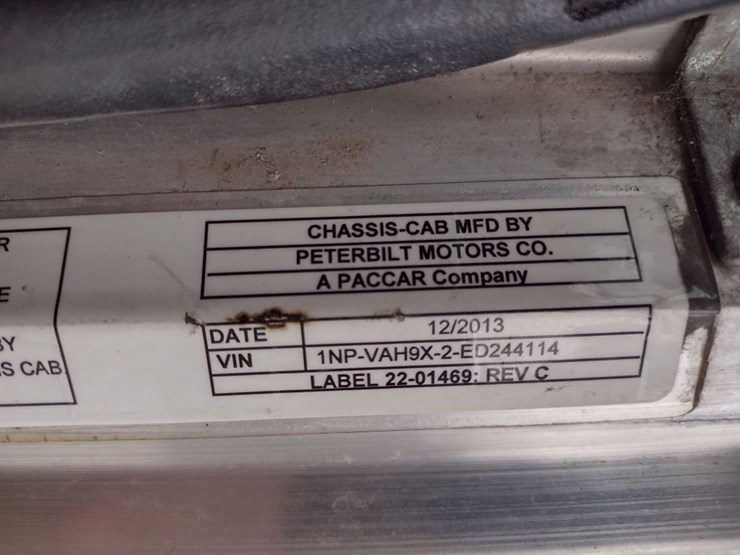 peterbilt-384-image-6