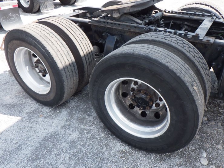 2018-freightliner-cascadia-125-evolution-image-9
