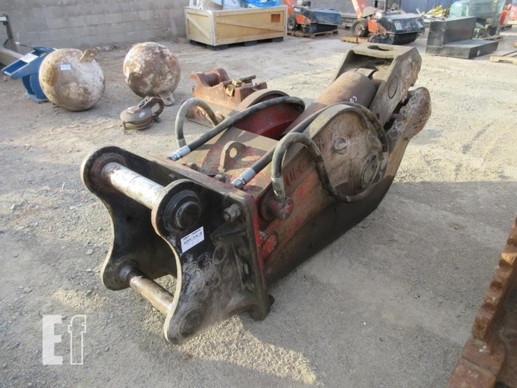 caterpillar-330-image-1