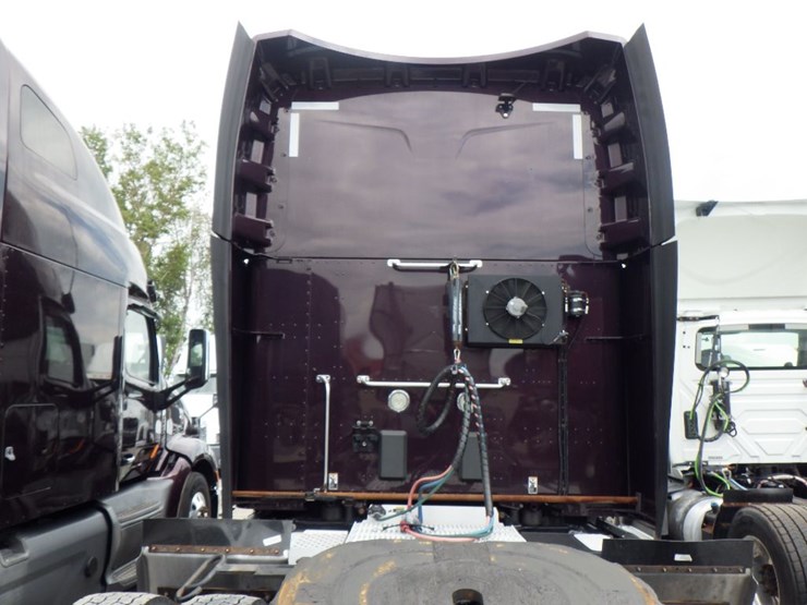 2019-peterbilt-579-image-14