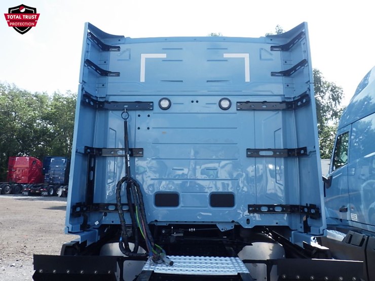 2026-volvo-vnl840-image-12