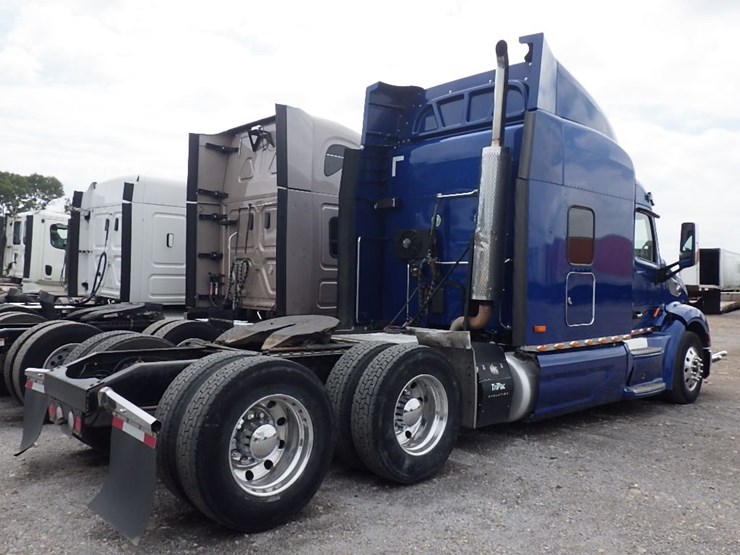 2017-peterbilt-579-image-10