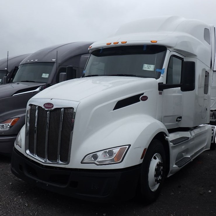 2023 PETERBILT 579