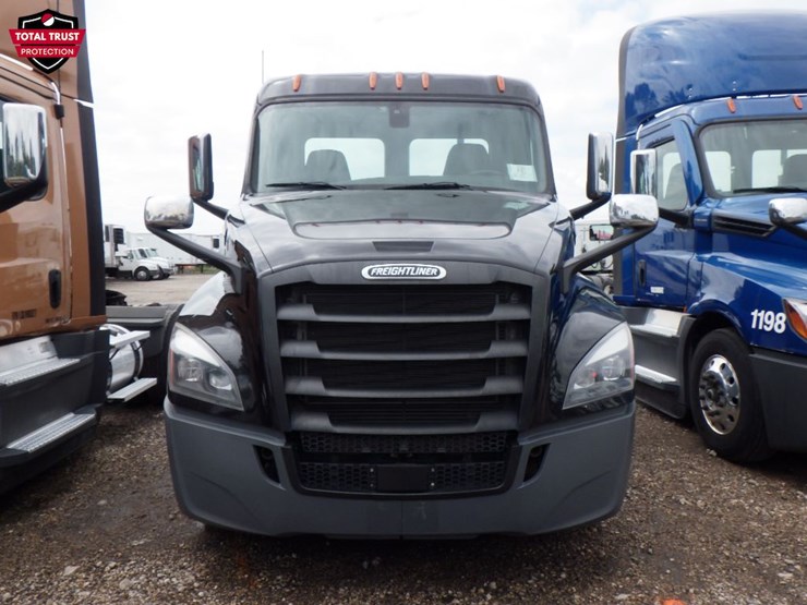 2020-freightliner-cascadia-126-image-2