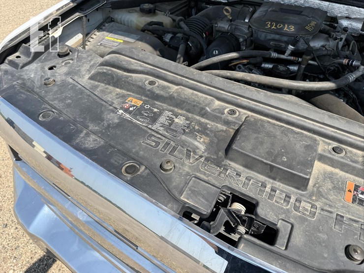 2015-chevrolet-3500hd-image-31