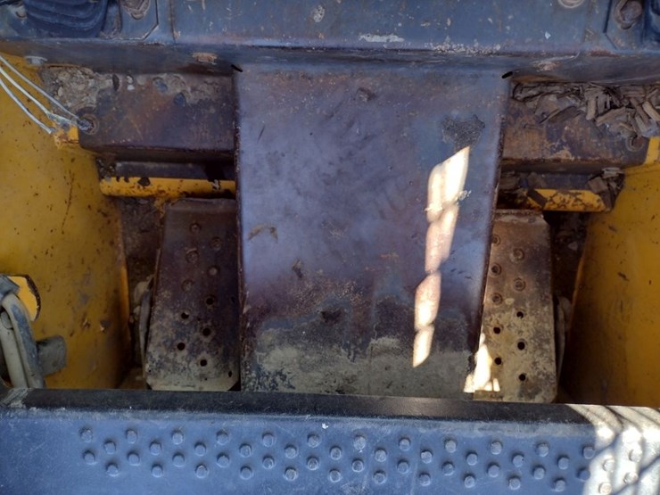 new-holland-l175-image-11