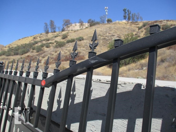 7'-x-20'-bi-parting-driveway-farm-gate-image-5