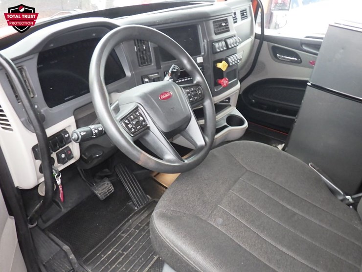2023-peterbilt-579-image-21