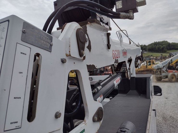 18-ford-f550-image-35