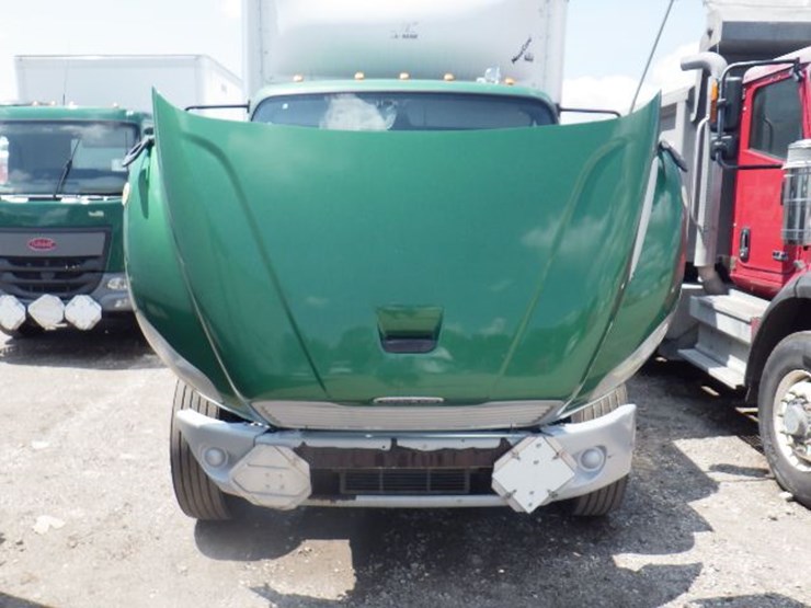 2016-freightliner-m2-106-image-26