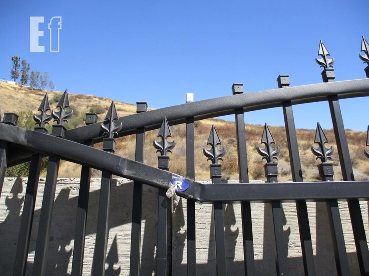 7'-x-20'-bi-parting-driveway-farm-gate-image-7