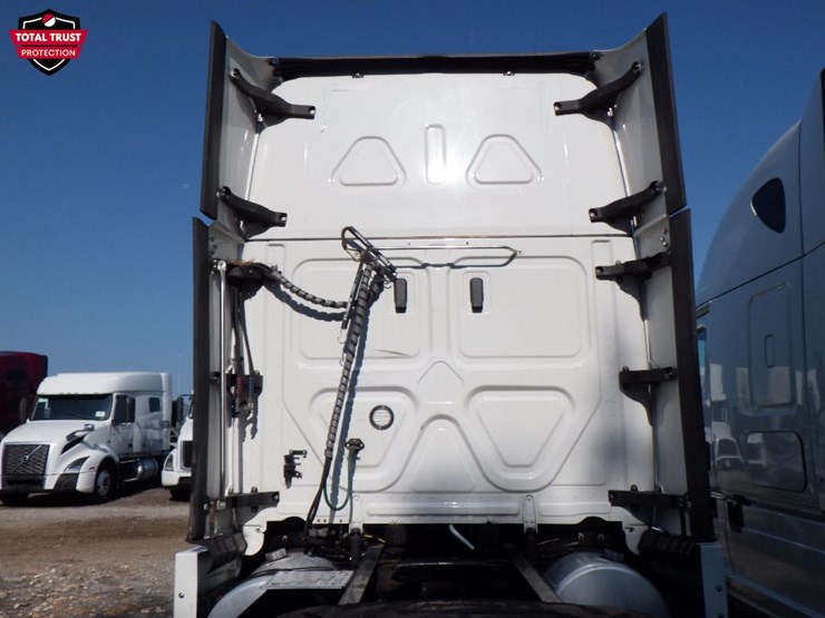 2022-freightliner-cascadia-126-image-14