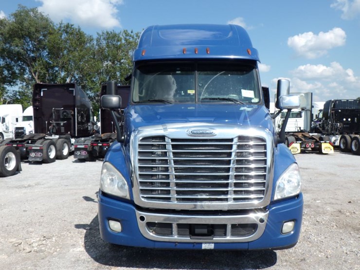 2018-freightliner-cascadia-125-evolution-image-2
