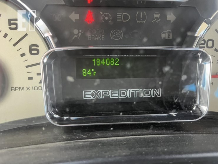 2011-ford-expedition-xlt-image-15