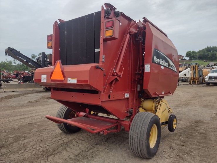 new-holland-br740-image-19
