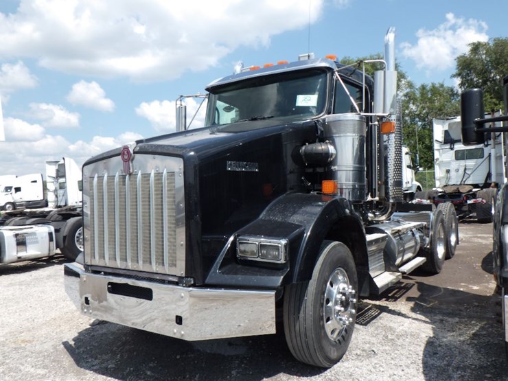 2015-kenworth-t800-image-1