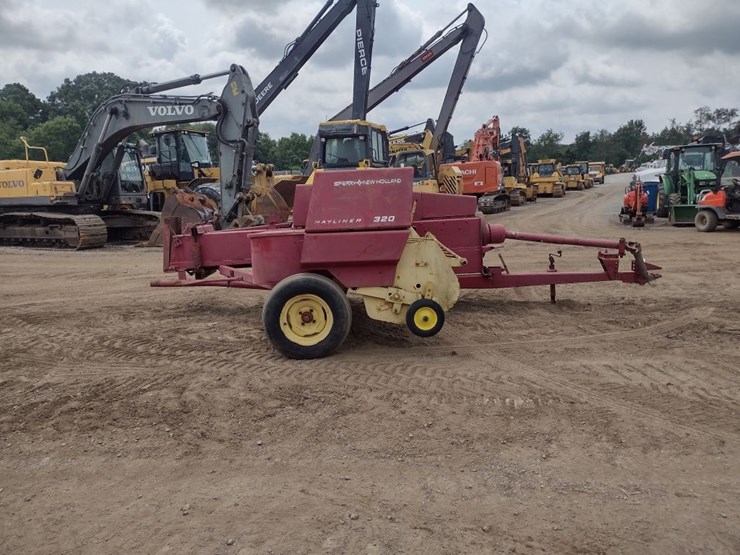 new-holland-320-image-3