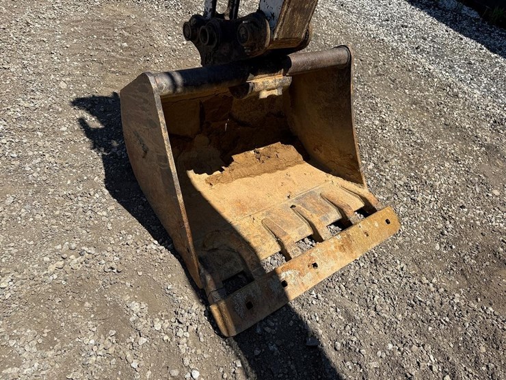 2012-takeuchi-tb250-image-8