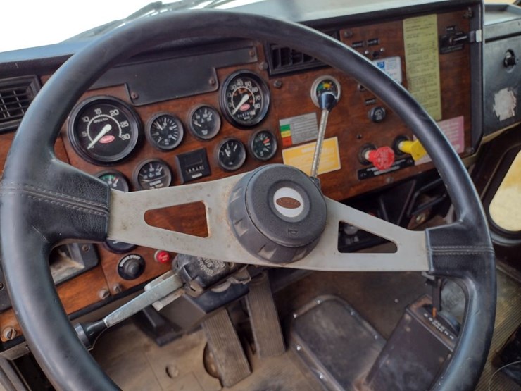 peterbilt-357-image-13