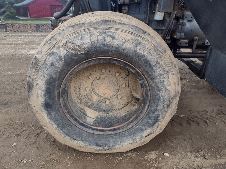 new-holland-7610s-image-18
