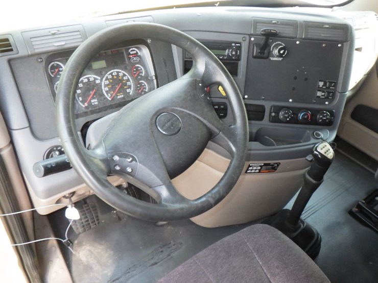 2014-freightliner-cascadia-125-image-14