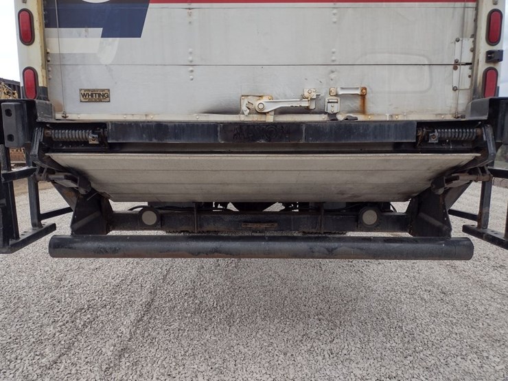 peterbilt-335-image-30