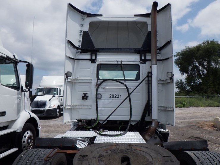2020-volvo-vnr300-image-10