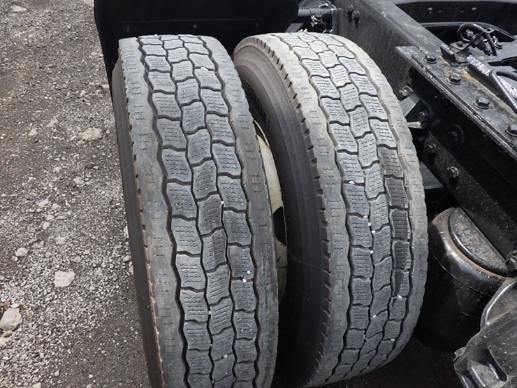 2016-kenworth-t800-image-17