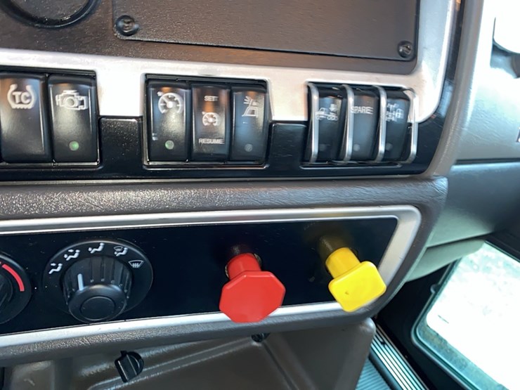 2018-kenworth-t440-image-119