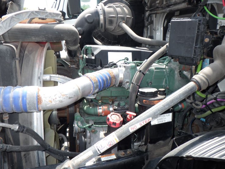 2020-volvo-vnr300-image-22