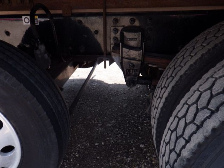 2016-peterbilt-220-image-15
