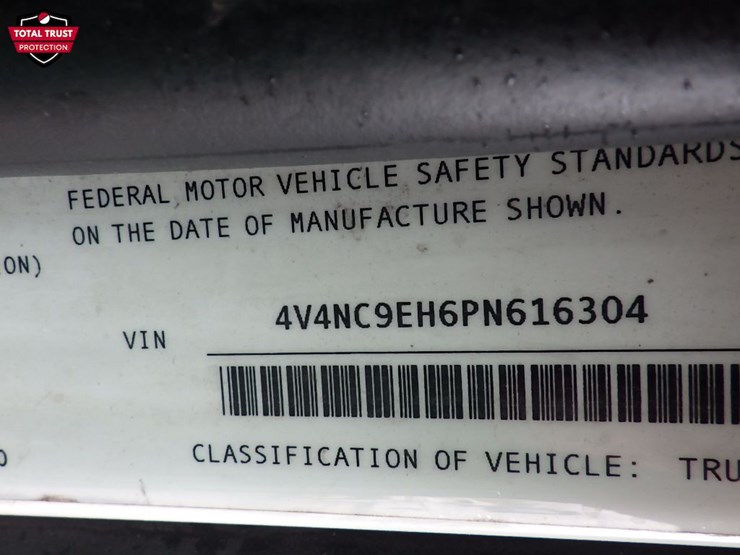 2023-volvo-vnl860-image-25