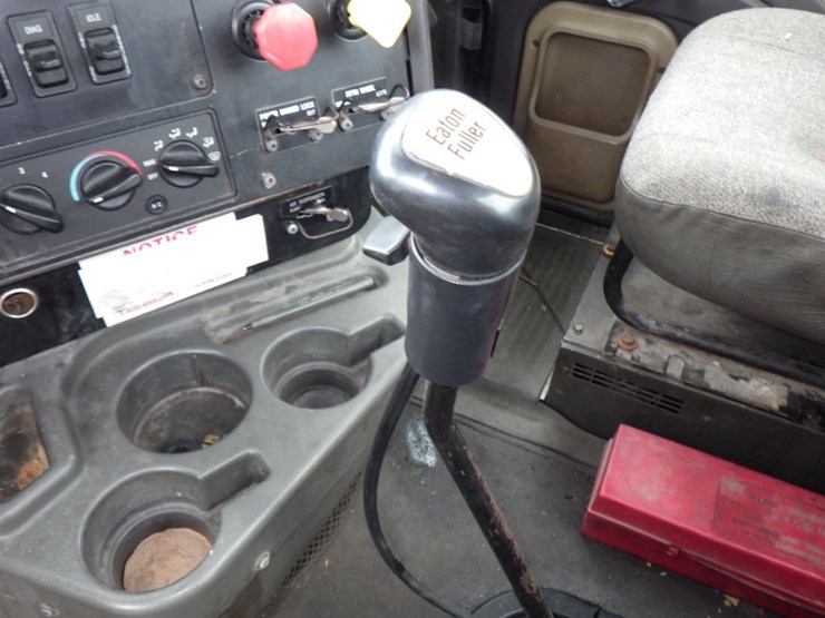 2001-international-9400i-image-20