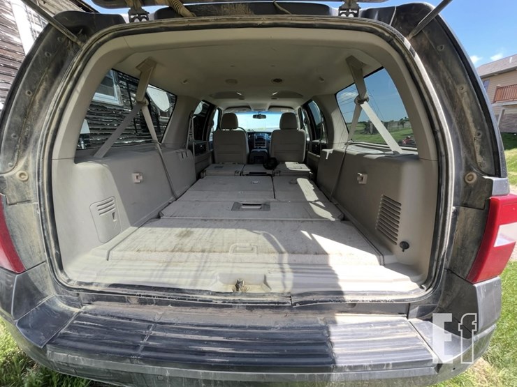 2011-ford-expedition-xlt-image-5