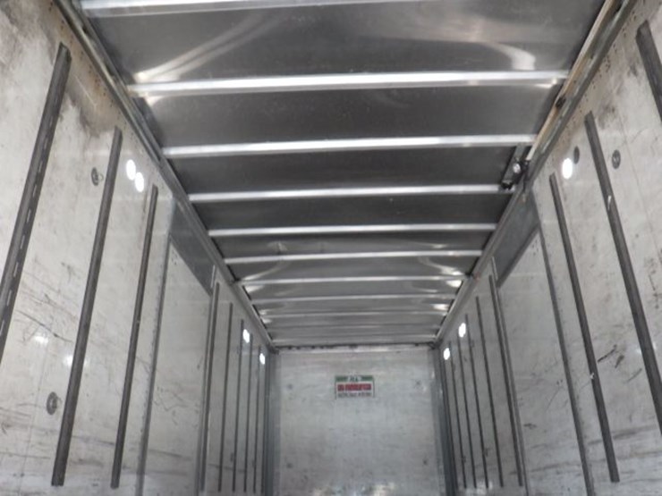 2016-peterbilt-220-image-12