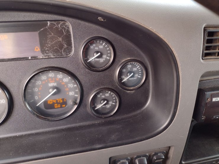peterbilt-348-image-8