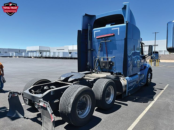 2021-peterbilt-579-image-2