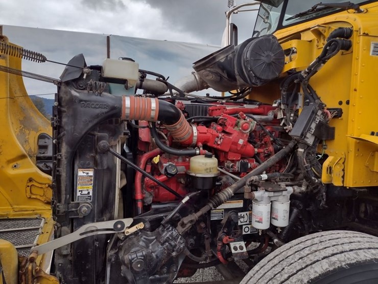 peterbilt-384-image-40