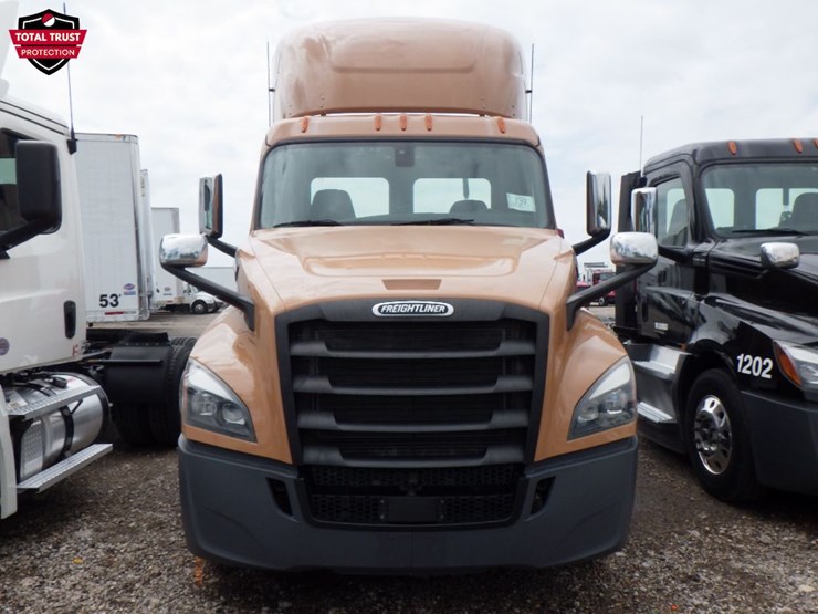 2020-freightliner-cascadia-126-image-2