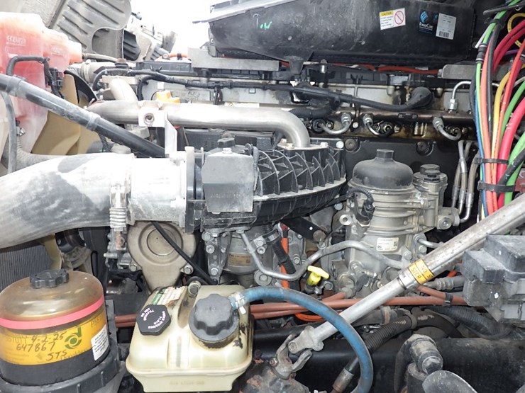 2017-freightliner-cascadia-125-image-27