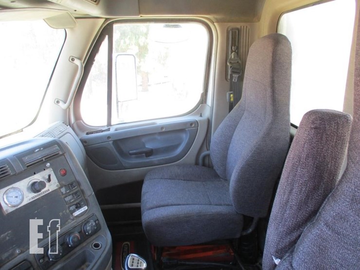2014-freightliner-cascadia-125-image-8