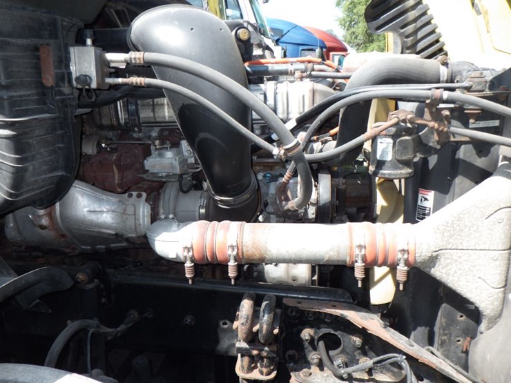 2014-freightliner-cascadia-125-image-22