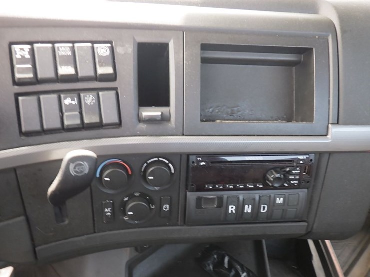 2019-volvo-vnr300-image-21