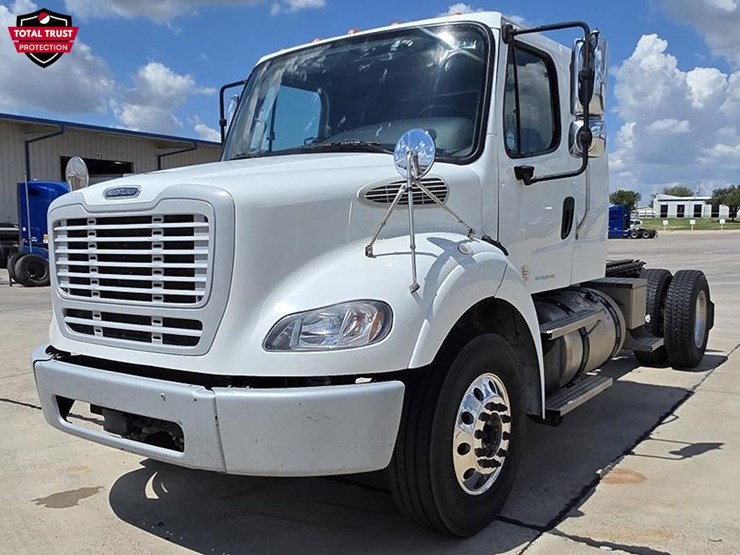 2021-freightliner-m2-112-extended-cab-image-1