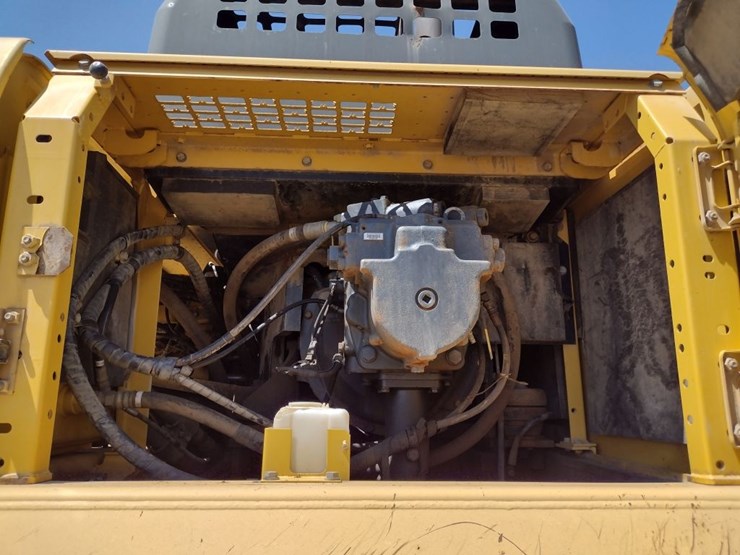 komatsu-pc450-lc-8-image-19