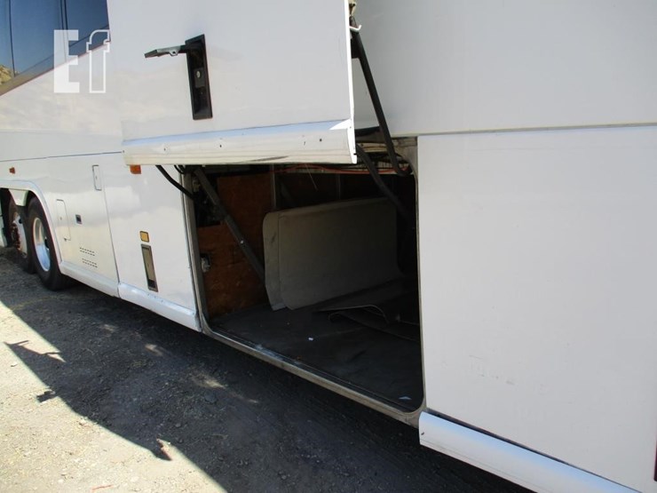 1999-mci-e4500-image-21