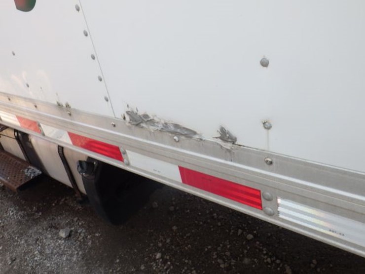 2016-freightliner-m2-106-image-17