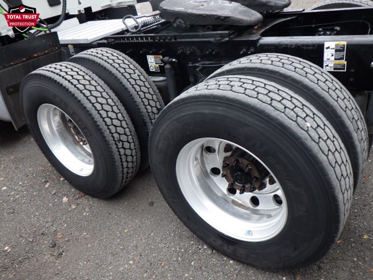 2022-peterbilt-579-image-15