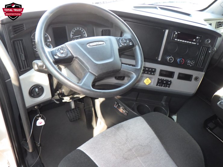 2022-freightliner-cascadia-126-image-16